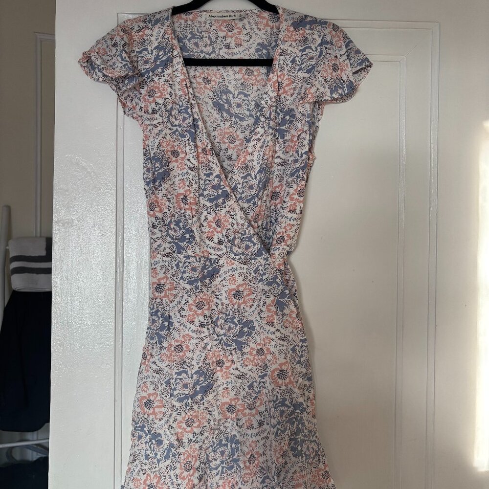 Abercrombie & Fitch Floral Wrap Dress – Size Small